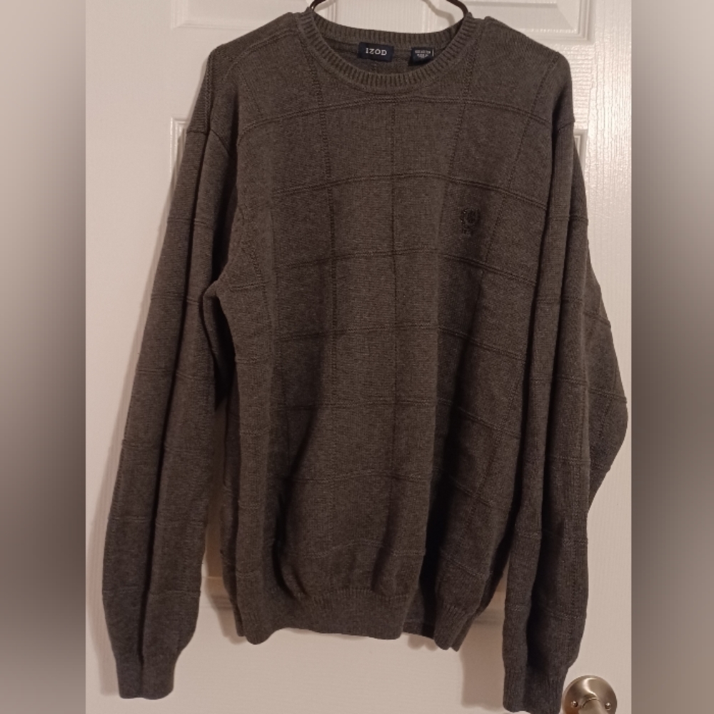 *Donating soon if not sold* XL dark gray Izod pullover sweater
